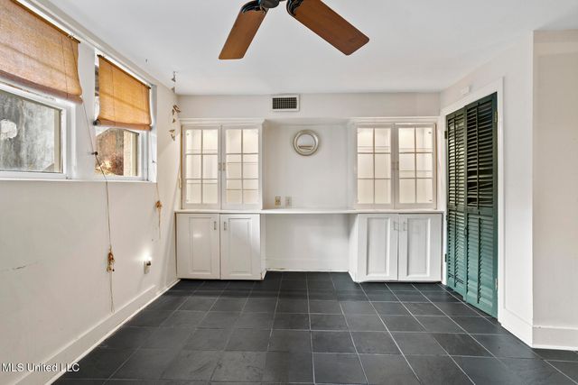 923 Pinehurst Place, Jackson, MS 39202