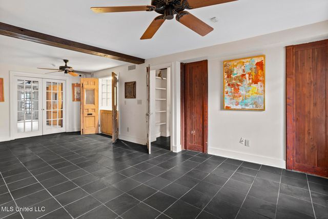 923 Pinehurst Place, Jackson, MS 39202