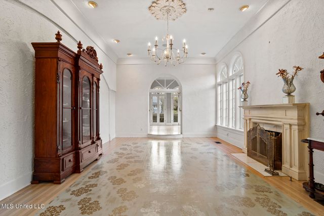 923 Pinehurst Place, Jackson, MS 39202