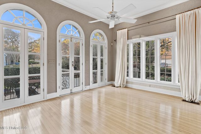 923 Pinehurst Place, Jackson, MS 39202