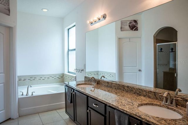 612 SILVERTHORN PLACE, Groveland, FL 34736