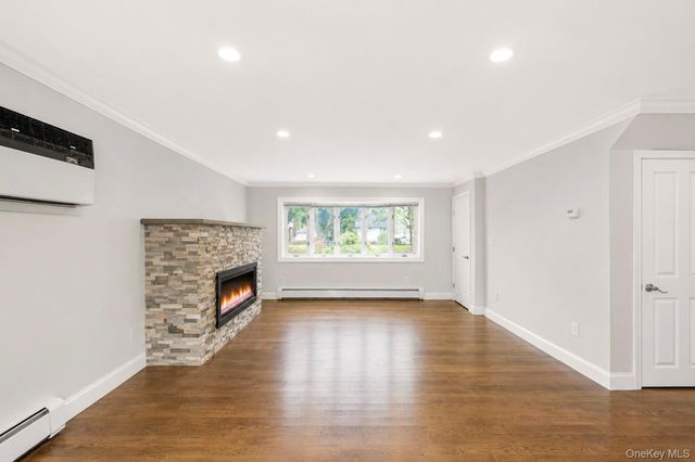 84 Twinlawns Avenue, Hicksville, NY 11801