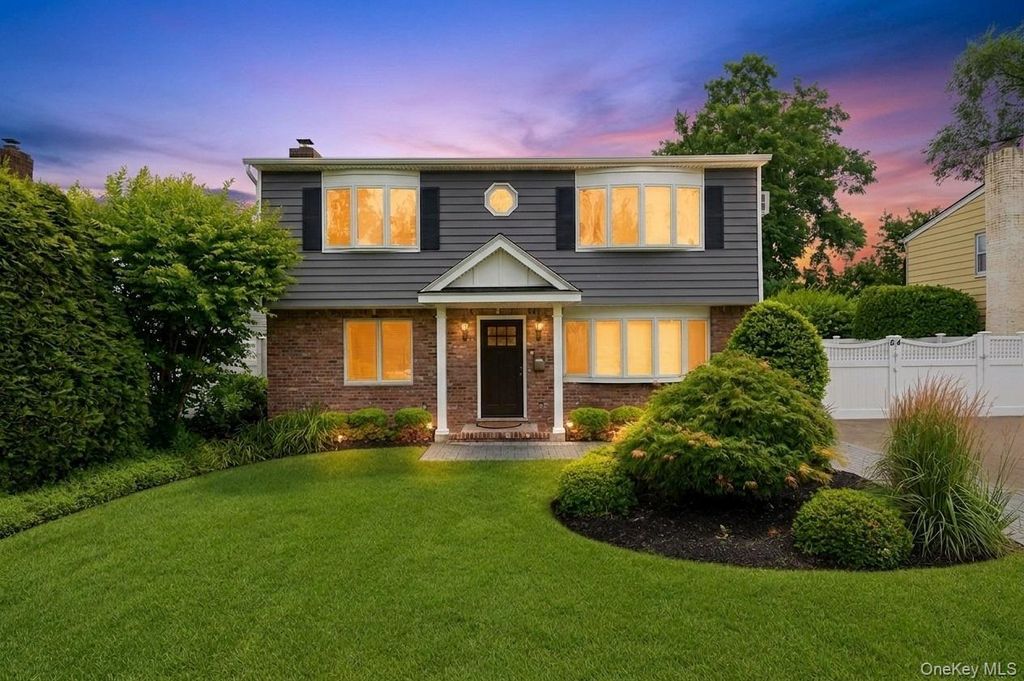 84 Twinlawns Avenue, Hicksville, NY 11801