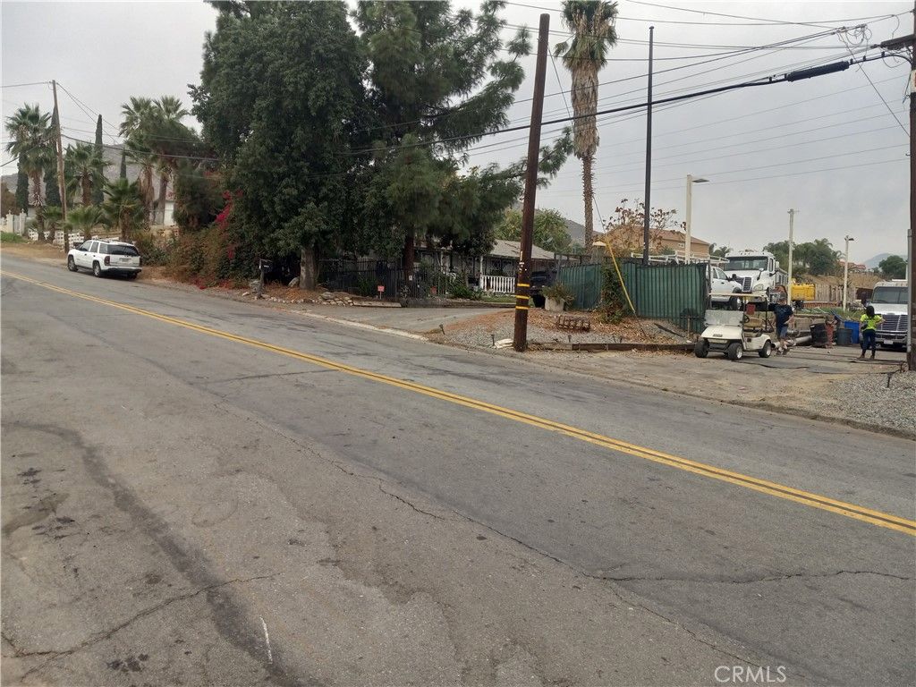 Image 1 of property listing at 1011 Rubidoux, Jurupa Valley, CA 92509