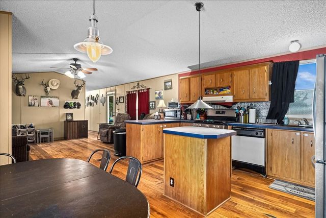 7300 Goehring Road, Ledbetter, TX 78946