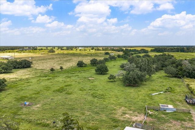 7300 Goehring Road, Ledbetter, TX 78946