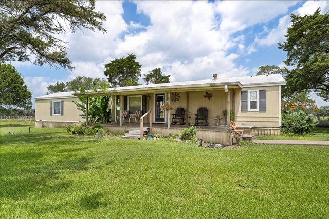 7300 Goehring Road, Ledbetter, TX 78946