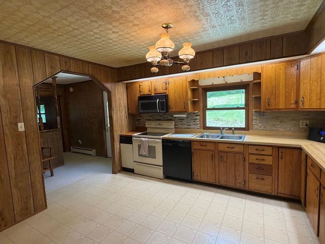23 Jackson Drive, Hinsdale, NH 03451