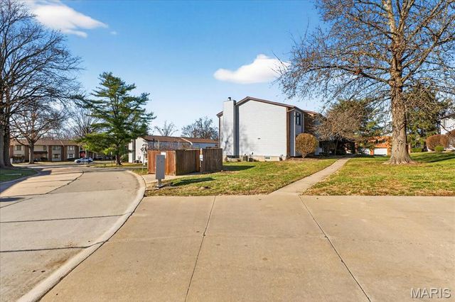 63 Spring Song Court D, St Peters, MO 63376