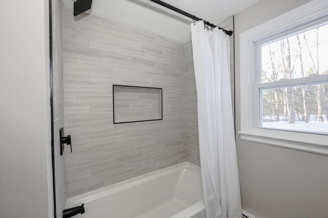 39 Hunter Drive, Epping, NH 03042