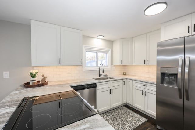 39 Hunter Drive, Epping, NH 03042