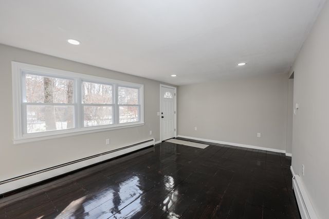 39 Hunter Drive, Epping, NH 03042