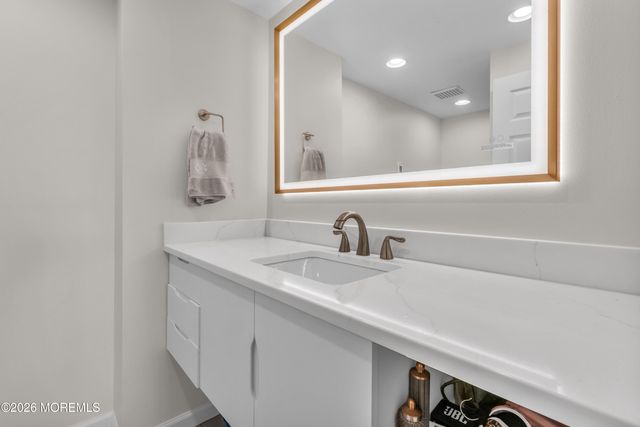 1 Scenic Drive 204, Highlands, NJ 07732