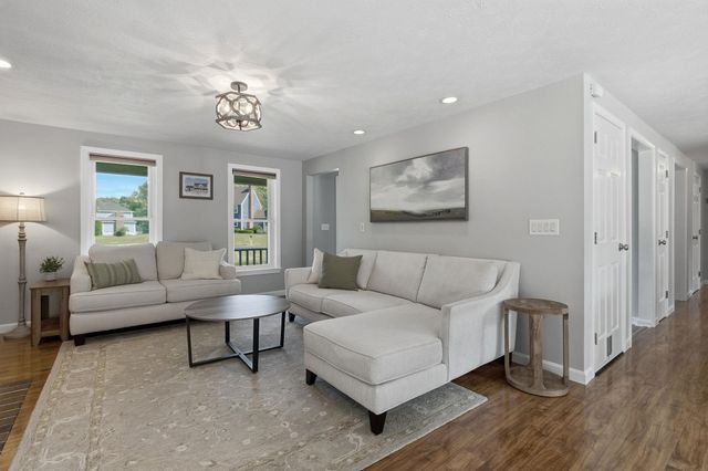 17 Donmac Drive, Derry, NH 03038