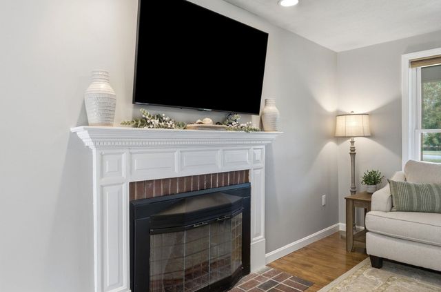17 Donmac Drive, Derry, NH 03038