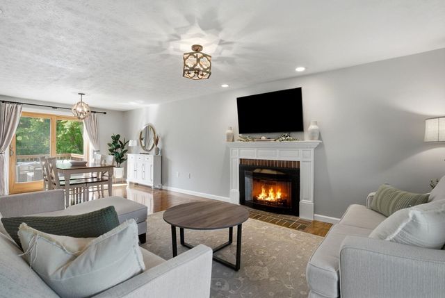17 Donmac Drive, Derry, NH 03038