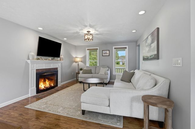 17 Donmac Drive, Derry, NH 03038