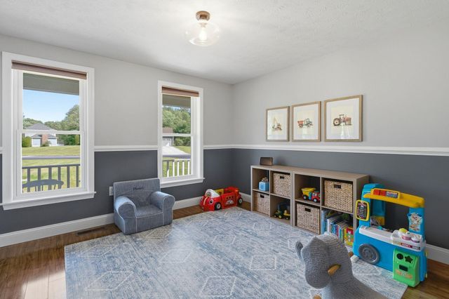 17 Donmac Drive, Derry, NH 03038