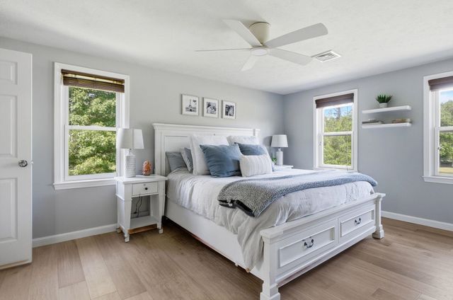 17 Donmac Drive, Derry, NH 03038