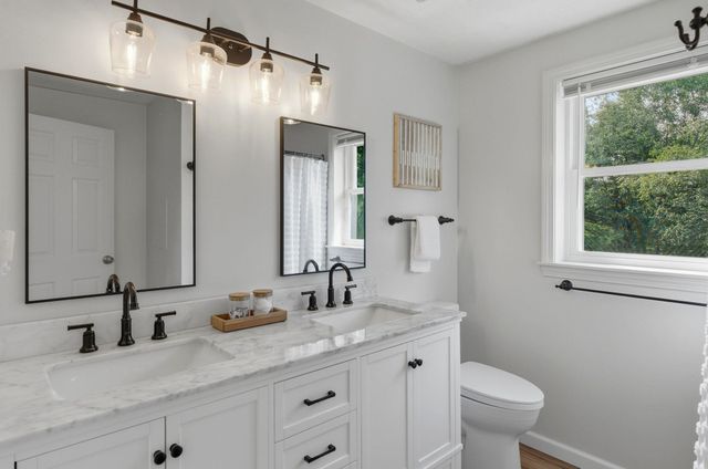 17 Donmac Drive, Derry, NH 03038