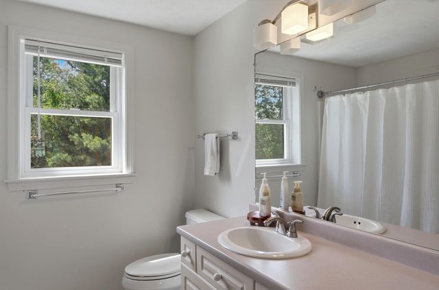 17 Donmac Drive, Derry, NH 03038