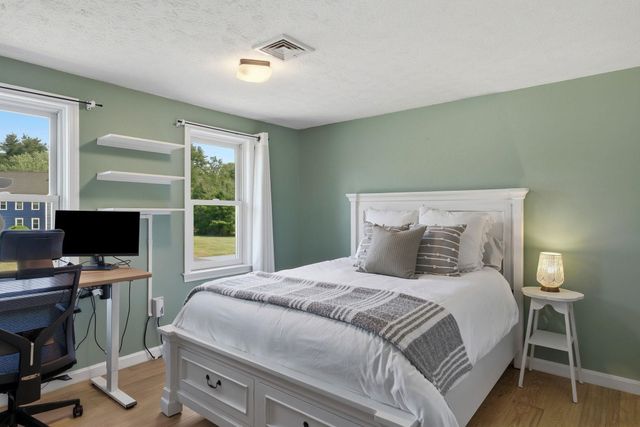 17 Donmac Drive, Derry, NH 03038