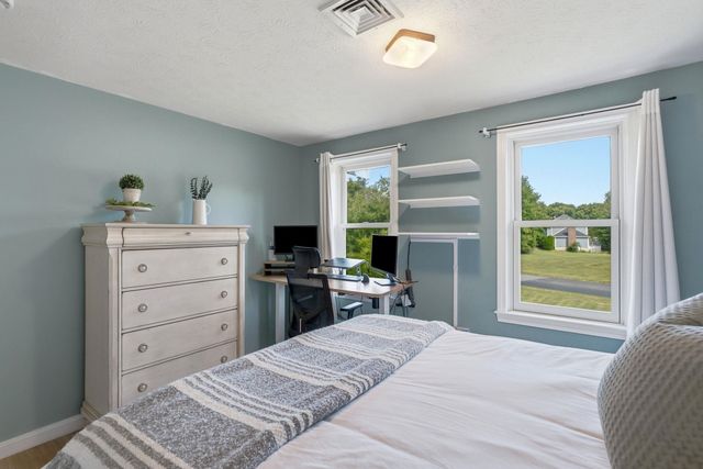17 Donmac Drive, Derry, NH 03038