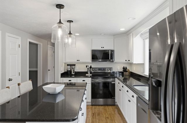 17 Donmac Drive, Derry, NH 03038