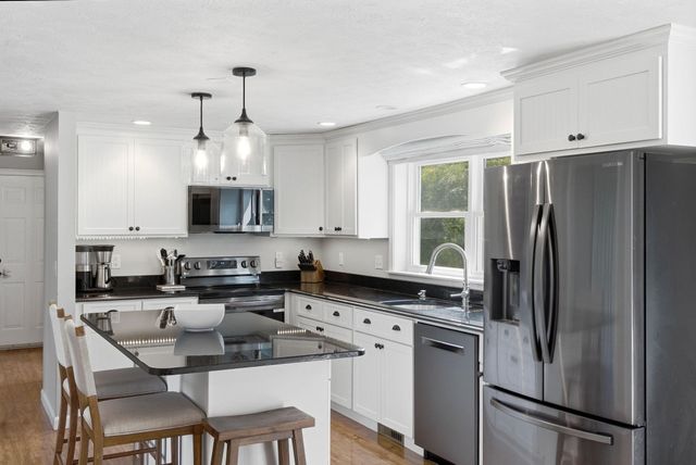17 Donmac Drive, Derry, NH 03038