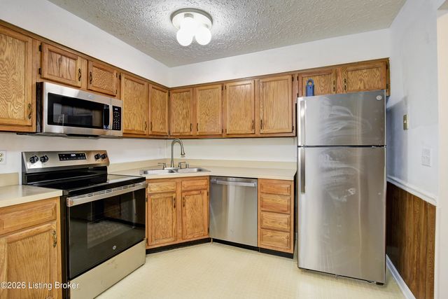 8101 Wendamoor Dr UNIT 28, Louisville, KY 40228