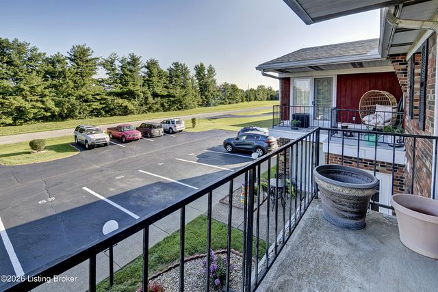 8101 Wendamoor Dr UNIT 28, Louisville, KY 40228