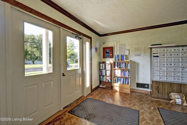 8101 Wendamoor Dr UNIT 28, Louisville, KY 40228
