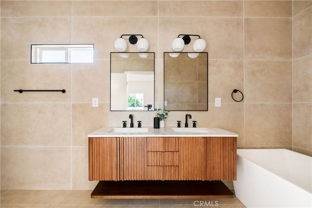 5334 Chesley Avenue, Los Angeles, CA 90043