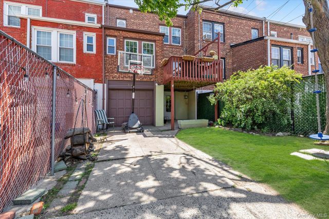 376 Cochran Place, Valley Stream, NY 11581