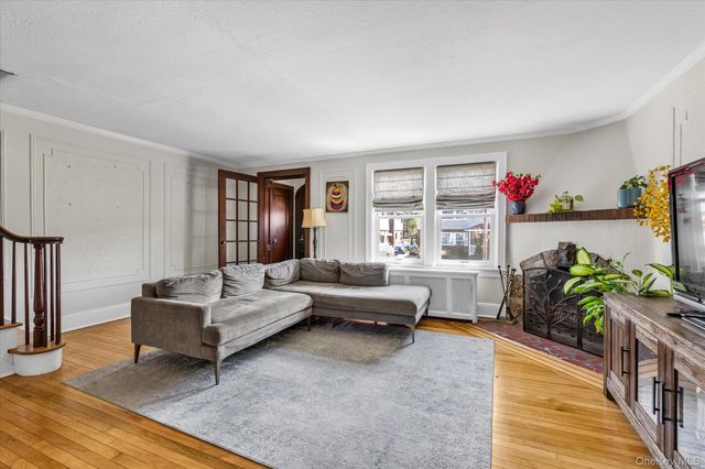 376 Cochran Place, Valley Stream, NY 11581