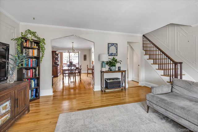 376 Cochran Place, Valley Stream, NY 11581