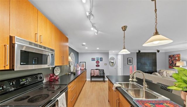 405 TUXWORTH Circle, Decatur, GA 30033