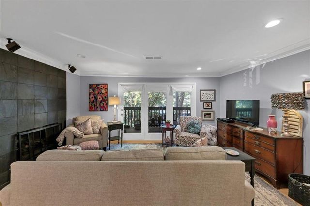 405 TUXWORTH Circle, Decatur, GA 30033