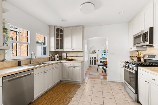 230 Belleview Dr, San Leandro, CA 94577