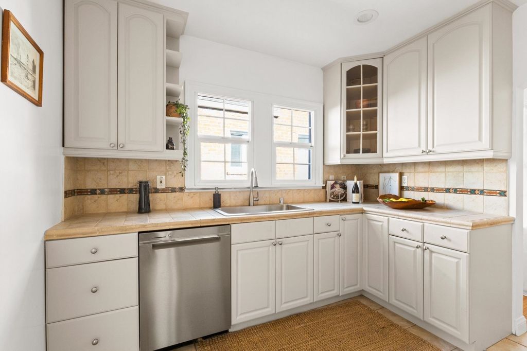 Image 18 of property listing at 230 Belleview Dr, San Leandro, CA 94577