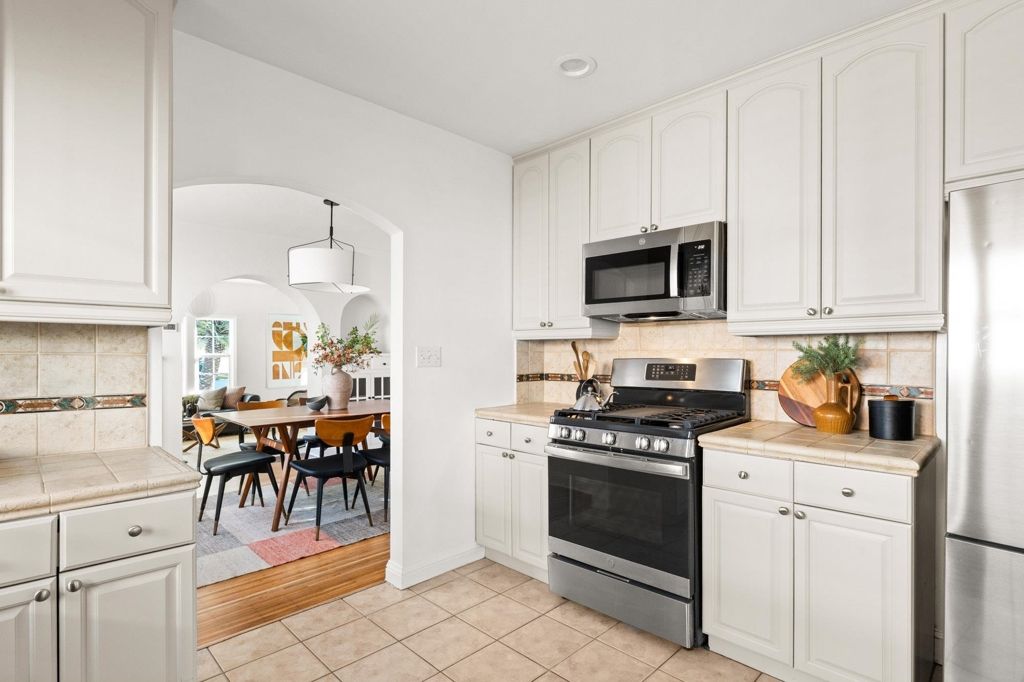 Image 19 of property listing at 230 Belleview Dr, San Leandro, CA 94577