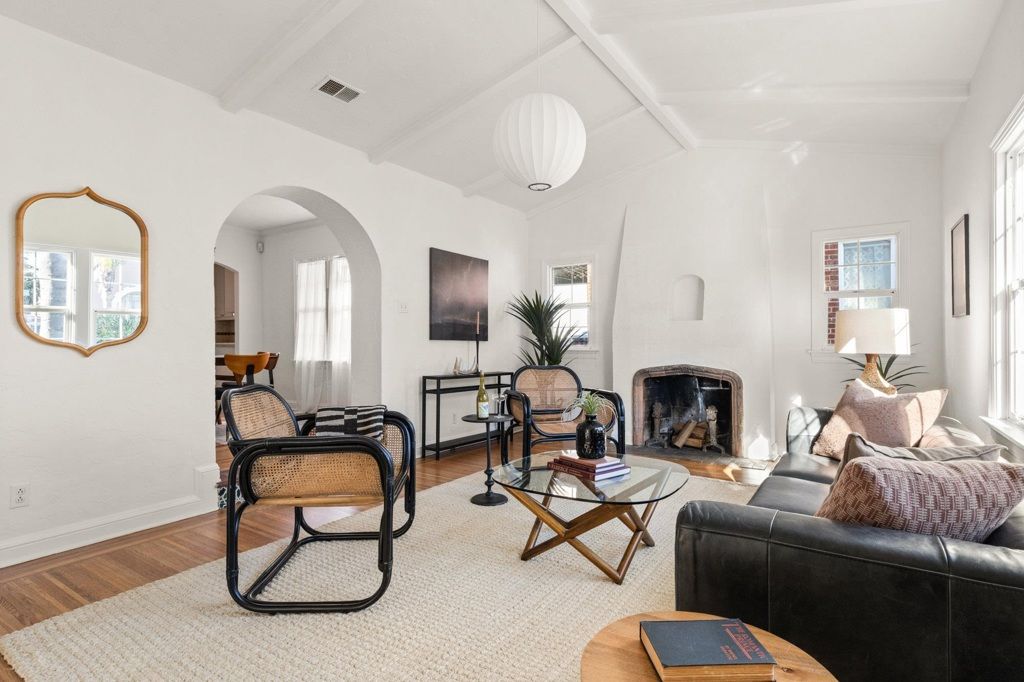 Image 8 of property listing at 230 Belleview Dr, San Leandro, CA 94577