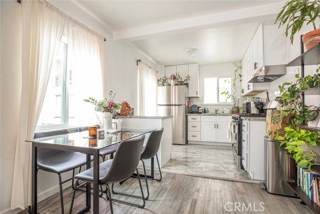 13647 Leadwell Street, Van Nuys (los Angeles), CA 91405