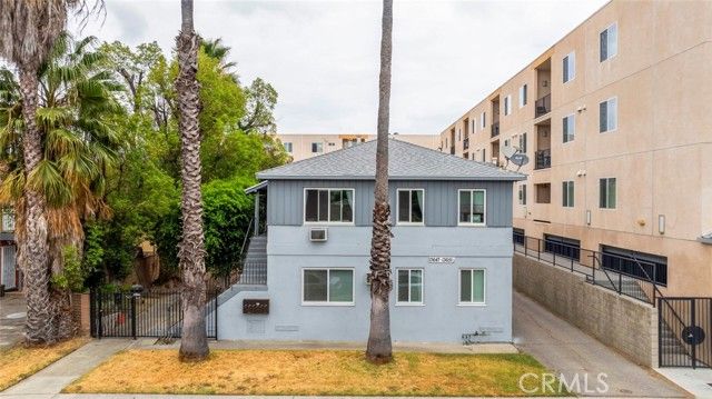 13647 Leadwell Street, Van Nuys (los Angeles), CA 91405