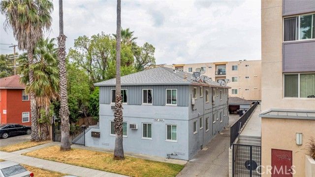 13647 Leadwell Street, Van Nuys (los Angeles), CA 91405