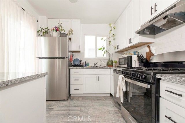 13647 Leadwell Street, Van Nuys (los Angeles), CA 91405