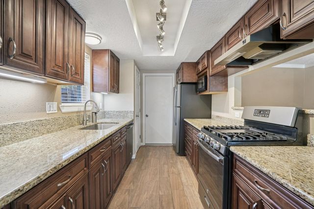 5202 Appleblossom Lane, Friendswood, TX 77546