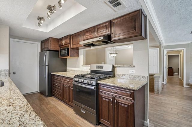 5202 Appleblossom Lane, Friendswood, TX 77546