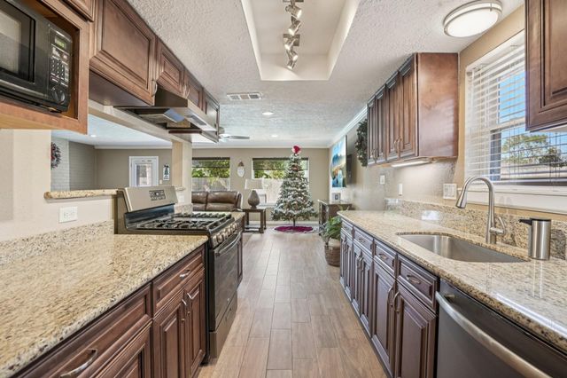 5202 Appleblossom Lane, Friendswood, TX 77546