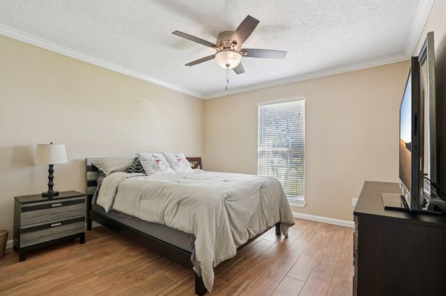 5202 Appleblossom Lane, Friendswood, TX 77546